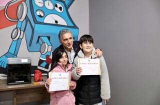 Gemlik Belediyesi Teknoloji ve Tasarım Evi Mezunlarını Verdi